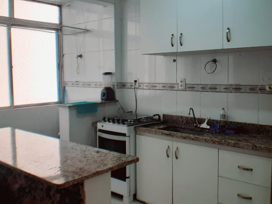 Apartamento Vento E Mar - 2 Quartos Com Sacada Na Quadra Da Praia Do Gonzaga Сантус Екстер'єр фото